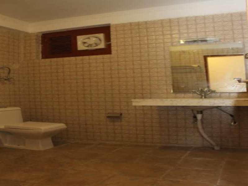 Oyo 3146 Six Season Regency Hotell Jagatsukh Eksteriør bilde
